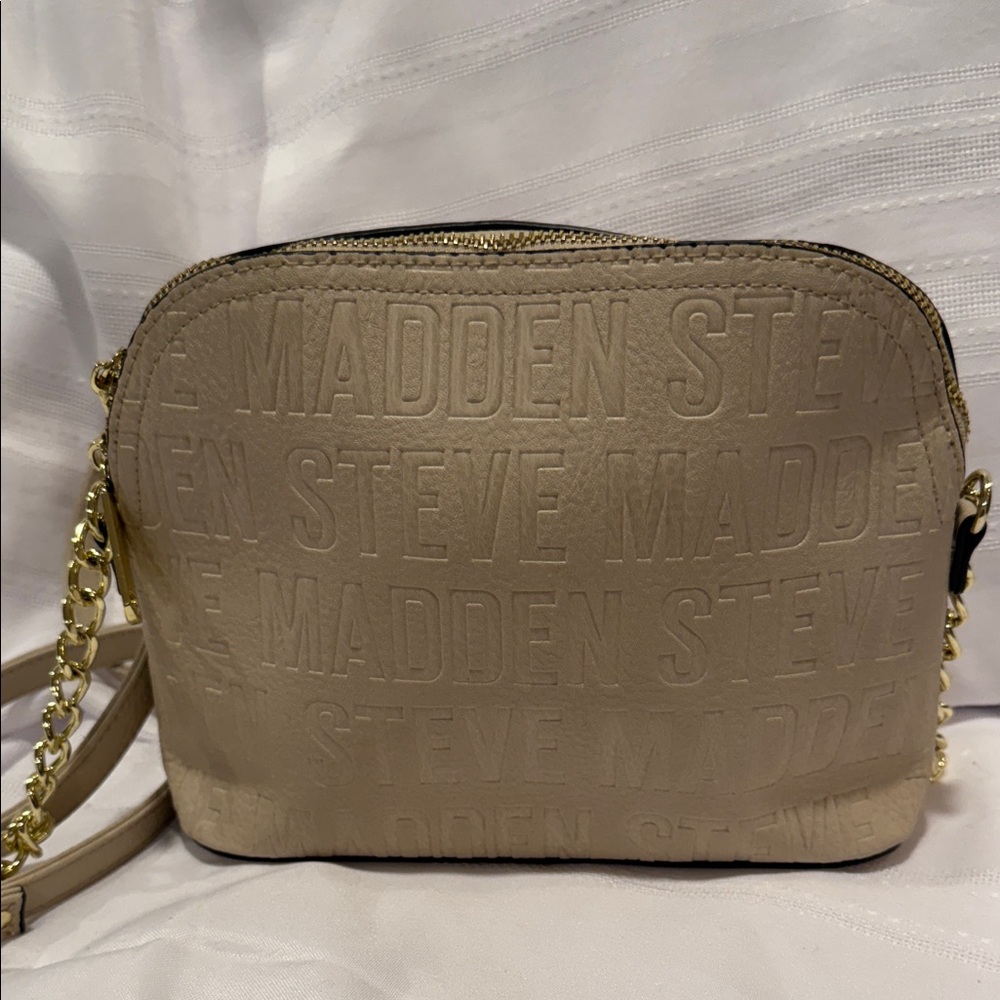 Sale today!!!
Steve Madden Embossed Tan Crossbody Bag